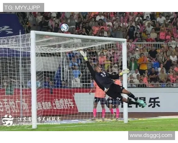 布莱恩绿茵赛场逐梦传奇展现永不言弃的足球精神