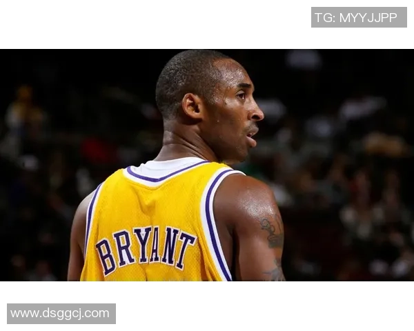 足球球星穿上科比经典球衣炫酷登场 展现无与伦比的球场魅力